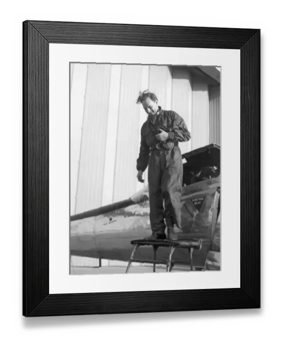 Framed Print : Lionel Peter Twiss OBE DSC* 1921-2011 leaving the Fairey Framed Print : Lionel Peter Twiss OBE DSC* 1921-2011 leaving the Fairey