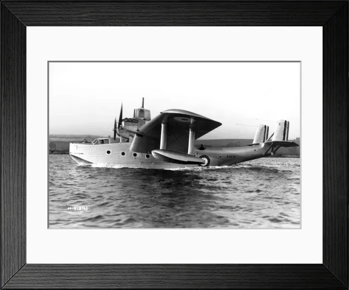 Framed Print : Short R24 / 31 Knuckleduster K3574 Framed Print : Short R24 / 31 Knuckleduster K3574