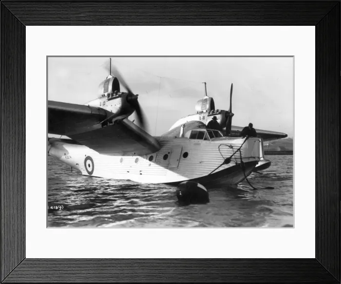 Framed Print : Short R24 / 31 Knuckleduster K3574 Framed Print : Short R24 / 31 Knuckleduster K3574
