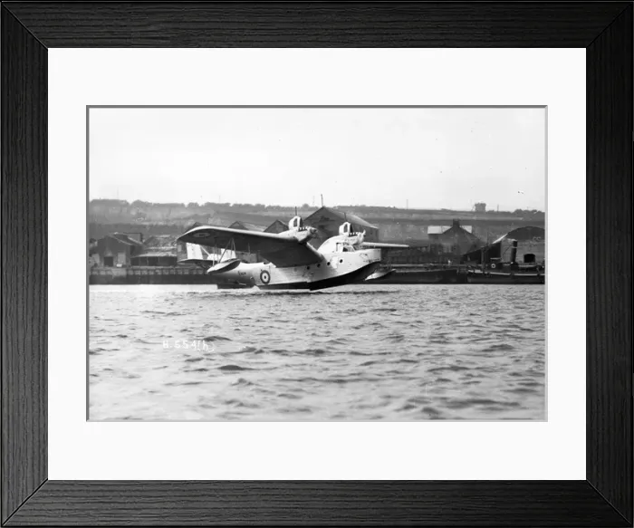Framed Print : Short R24 / 31 Knuckleduster K3574 Framed Print : Short R24 / 31 Knuckleduster K3574