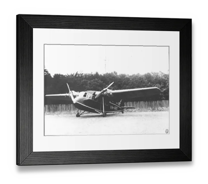 Framed Print : Short S16 / 1 Scion II VH-UUT at Rochester Airport Framed Print : Short S16 / 1 Scion II VH-UUT at Rochester Airport