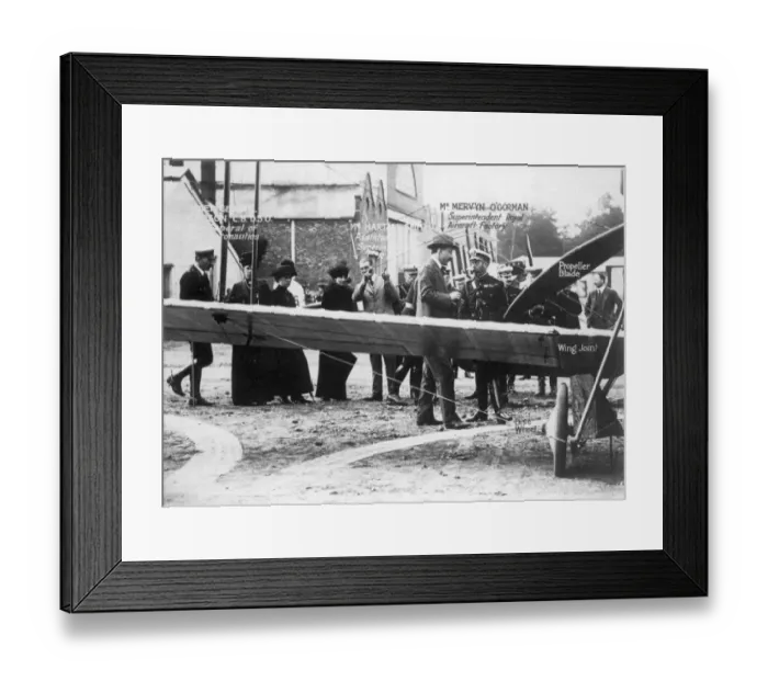 Framed Print : King George V and Queen Mary inspecting the RE1 Framed Print : King George V and Queen Mary inspecting the RE1