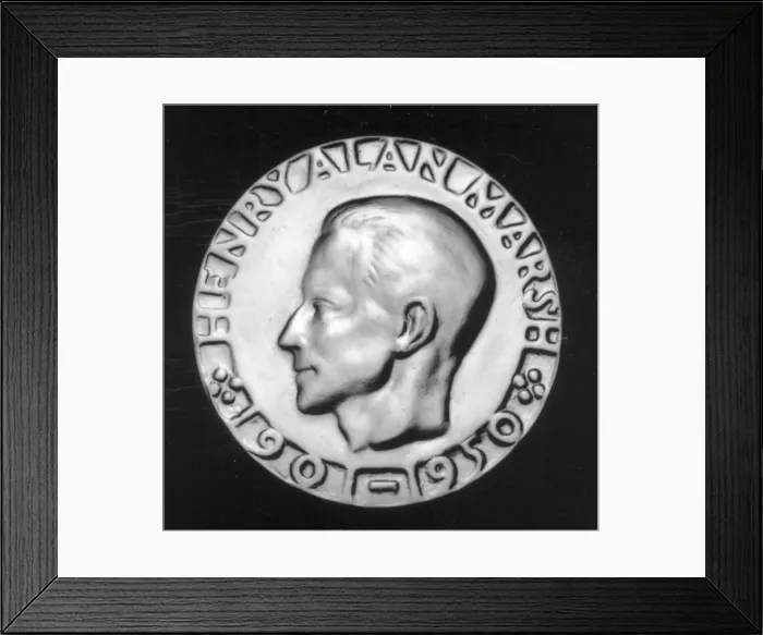 Framed Print : Alan Marsh Medal (obverse) Framed Print : Alan Marsh Medal (obverse)