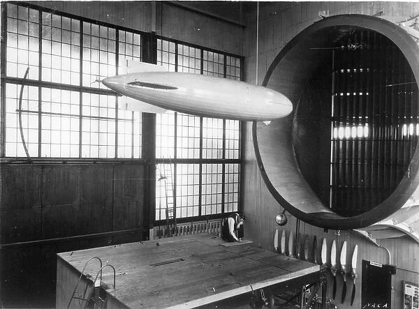 A 1  /  40 scale model of the airship Akron