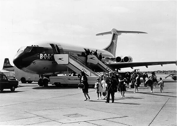 10943666. Vickers 1106 VC-10 (forward view)-BOAC disembarking passengers