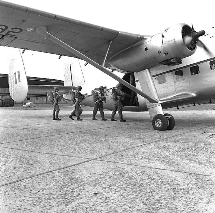 : 16th Parachute Brigade training : 16th Parachute Brigade training