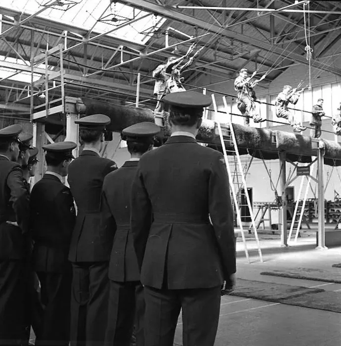 : 16th Parachute Brigade training, RAF Abingdon : 16th Parachute Brigade training, RAF Abingdon