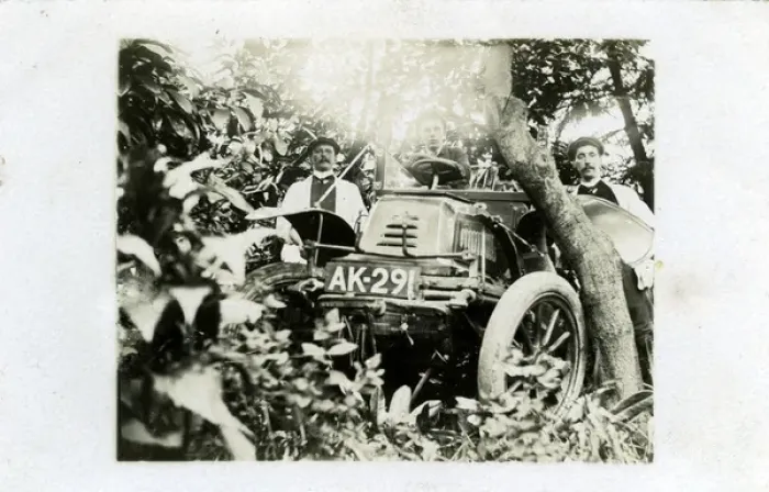 Framed Print : 1903 - 4 De Dion Bouton Vintage Car Framed Print : 1903 - 4 De Dion Bouton Vintage Car