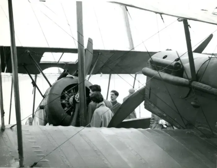 Framed Print : The 1917 Sopwith Camel, left, and 1918 SE5A, G-EBIC, of ?