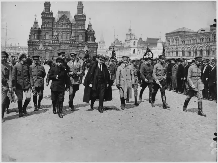 Framed Print : 1918 / LENIN IN RED SQUARE Framed Print : 1918 / LENIN IN RED SQUARE