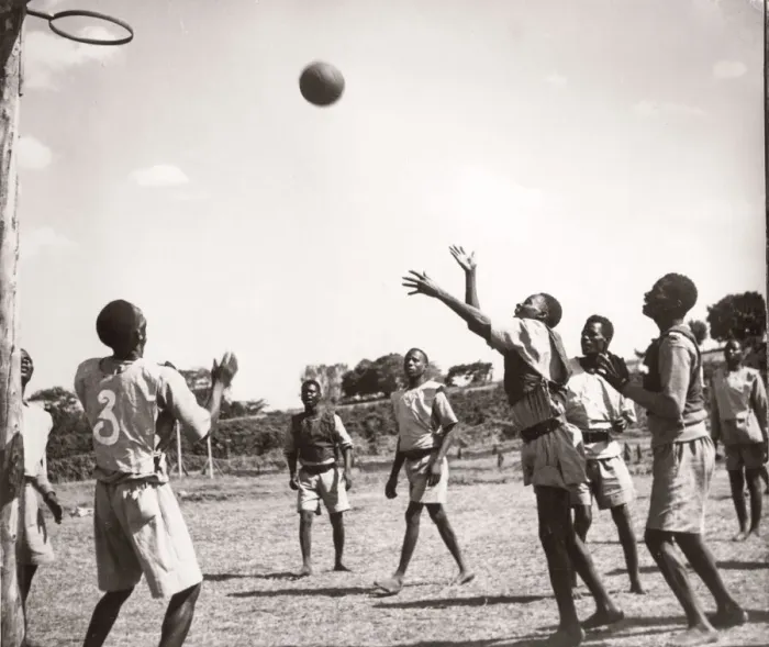 Framed Print : 1940s East Africa - convalescing soldiers, playing netball Framed Print : 1940s East Africa - convalescing soldiers, playing netball