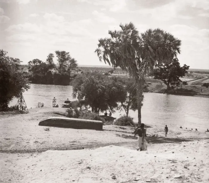 Framed Print : 1940s East Africa - ferry Juba river, Bardera, Somalia Framed Print : 1940s East Africa - ferry Juba river, Bardera, Somalia