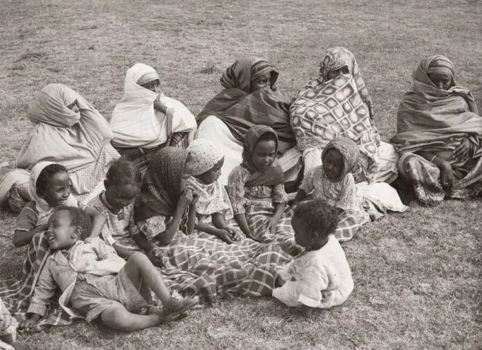 Framed Print : 1940s East Africa - Somali women itinerant traders, Kenya Framed Print : 1940s East Africa - Somali women itinerant traders, Kenya