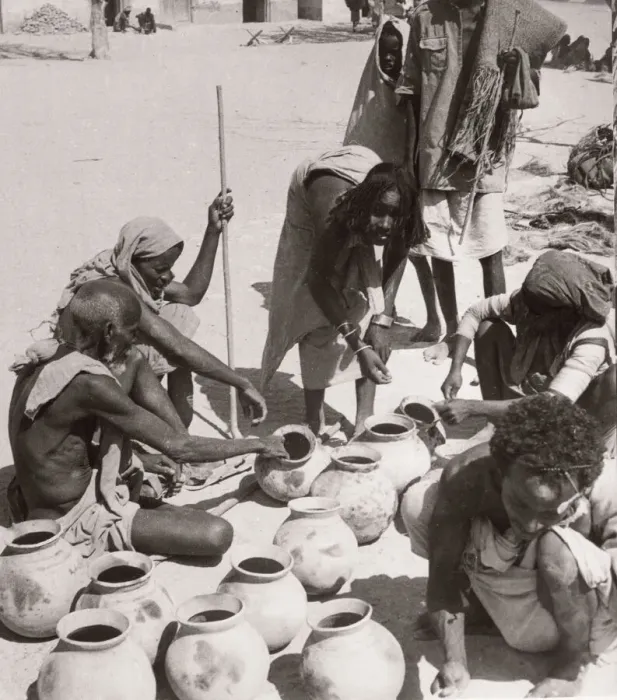 Framed Print : 1940s East Africa -the market in Bardera - Italian Somaliland, Somalia Framed Print : 1940s East Africa -the market in Bardera - Italian Somaliland, Somalia