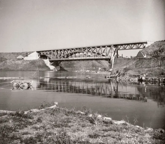 Framed Print : 1940s East Africa Uganda railway bridge Jinja Lake Victoria Framed Print : 1940s East Africa Uganda railway bridge Jinja Lake Victoria