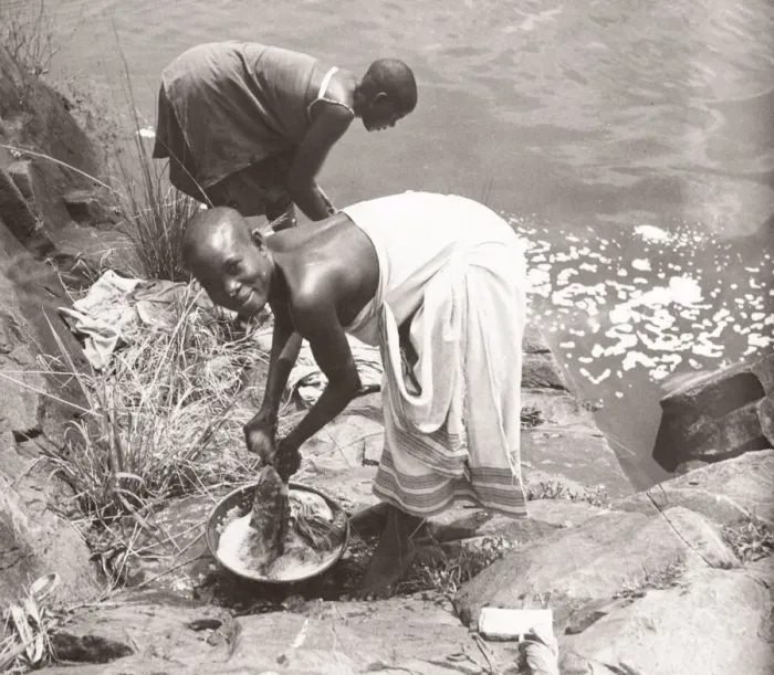 Framed Print : 1940s East Africa - Uganda washing clothes Lake Victoria Framed Print : 1940s East Africa - Uganda washing clothes Lake Victoria