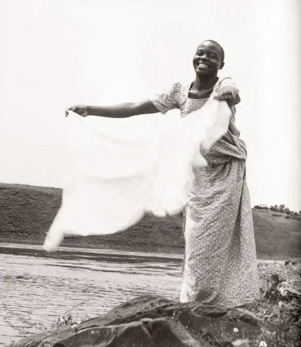 Framed Print : 1940s East Africa - Uganda washing clothes Lake Victoria Framed Print : 1940s East Africa - Uganda washing clothes Lake Victoria