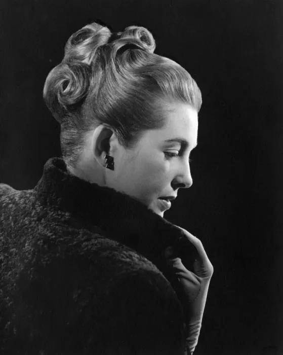 Framed Print : 1940s hairstyle Framed Print : 1940s hairstyle