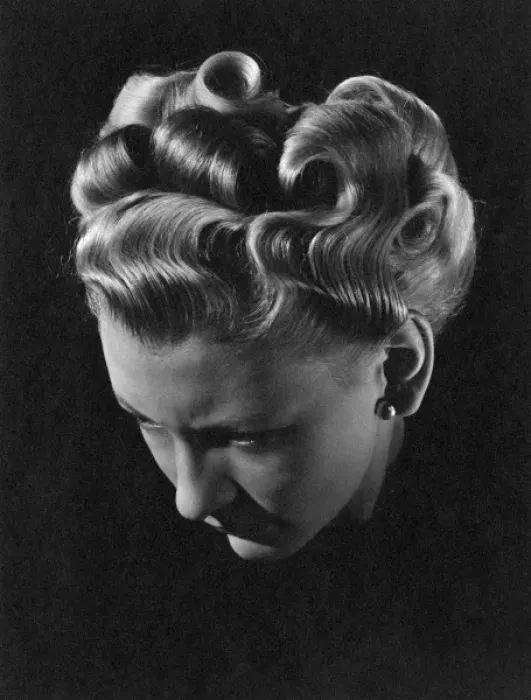 Framed Print : 1940s hairstyle Framed Print : 1940s hairstyle