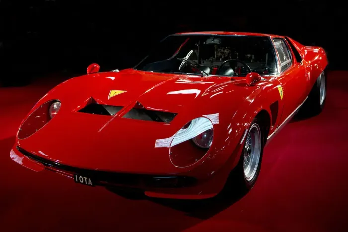 Framed Print : 1967 Lamborghini Miura Jota entered by Piet Pulford and on show at The Earls Court Motor