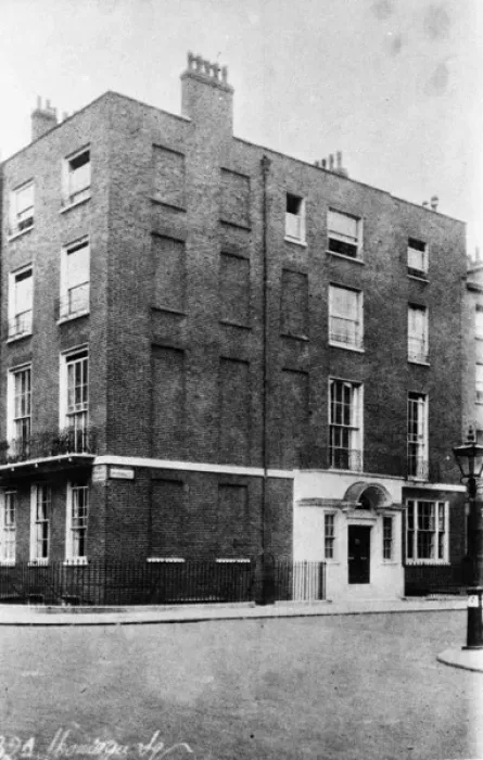 Framed Print : 32A Montagu Square, Marylebone, London W1 Framed Print : 32A Montagu Square, Marylebone, London W1