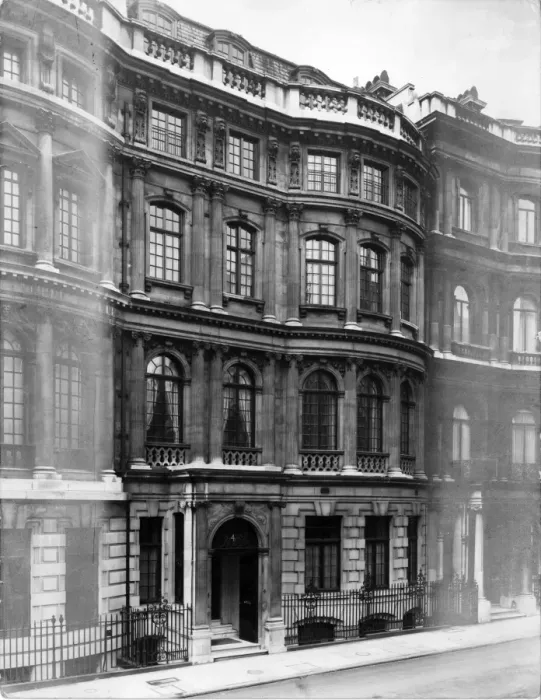 Framed Print : No 4 Hamilton Place as it appeared up to November 1960 Framed Print : No 4 Hamilton Place as it appeared up to November 1960