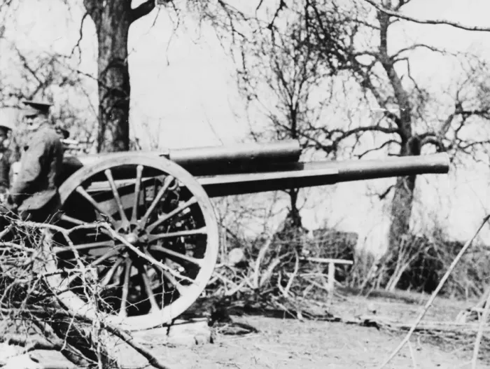 Framed Print : 60 pounder 1915 Framed Print : 60 pounder 1915