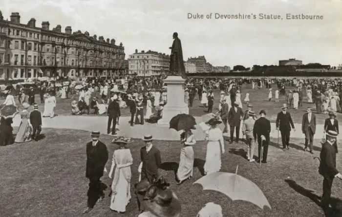 Framed Print : 8th Duke of Devonshires Statue - Eastbourne Framed Print : 8th Duke of Devonshires Statue - Eastbourne