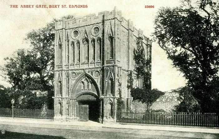 Framed Print : Abbey Gate, Bury St Edmunds, Suffolk Framed Print : Abbey Gate, Bury St Edmunds, Suffolk