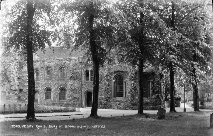 Framed Print : Abbey Ruins in Bury St. Edmunds Framed Print : Abbey Ruins in Bury St. Edmunds