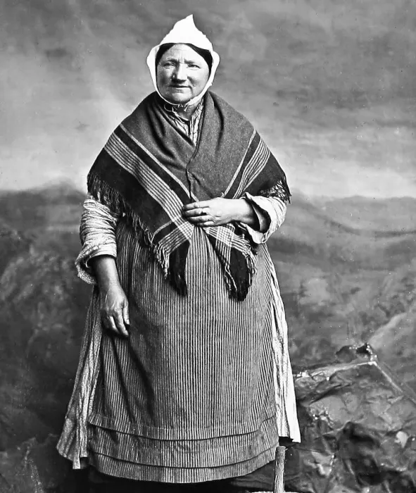 Framed Print : Aberdeen Fishwife studio portrait Victorian period