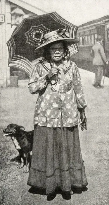 Framed Print : Aboriginal woman, Southern Queensland, Australia Framed Print : Aboriginal woman, Southern Queensland, Australia