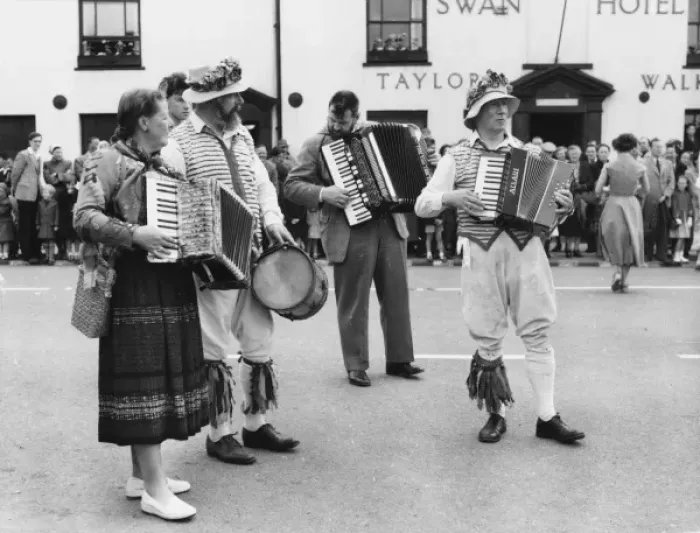 Framed Print : Accordeon / Musto Framed Print : Accordeon / Musto