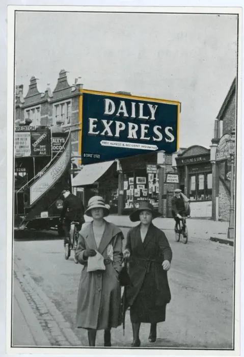 Framed Print : Advertisement for the Daily Express newspaper Framed Print : Advertisement for the Daily Express newspaper