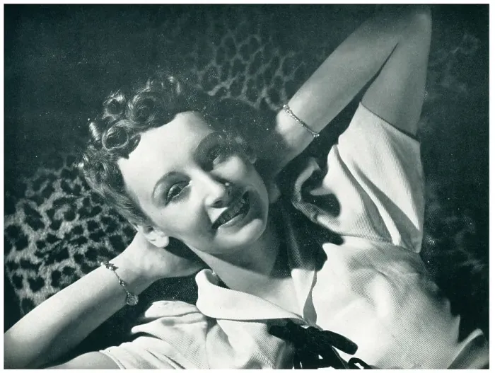 Framed Print : Advertisement Photograph, Smiling Woman Framed Print : Advertisement Photograph, Smiling Woman