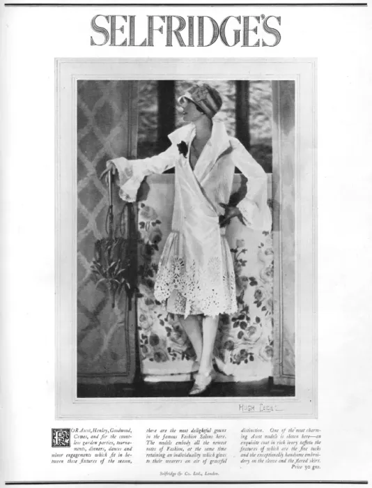 Framed Print : Advert for Selfridges fashion salons, London, 1926 Framed Print : Advert for Selfridges fashion salons, London, 1926