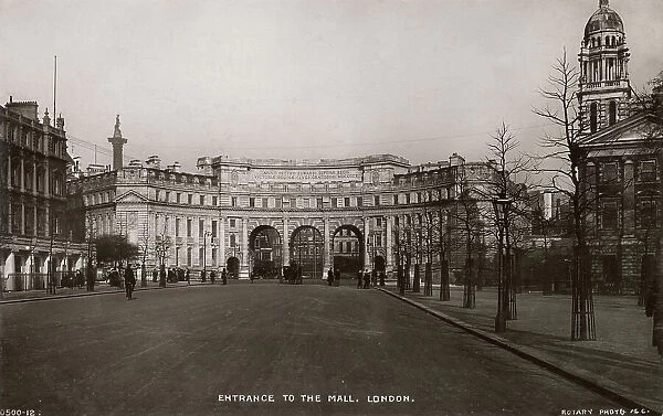 Admiralty Arch: entrance to the Mall Date: 1920s