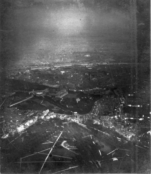 Framed Print : Aerial view from balloon over Hyde Park, London Framed Print : Aerial view from balloon over Hyde Park, London