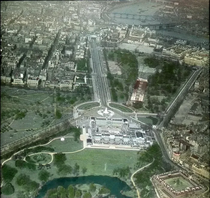 Framed Print : Aerial View of Buckingham Palace Framed Print : Aerial View of Buckingham Palace