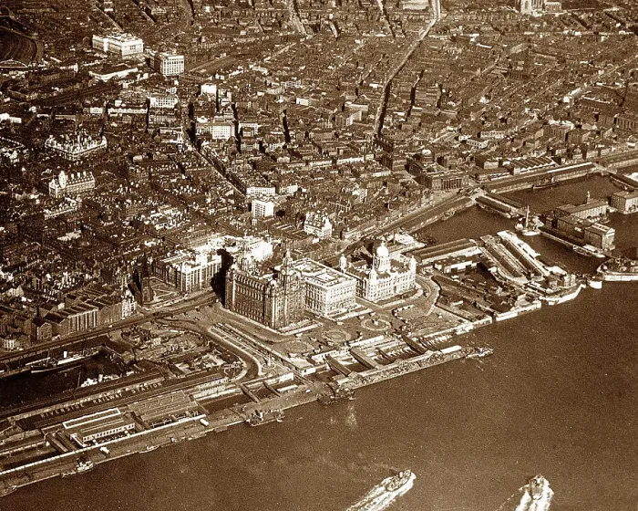 Framed Print : Aerial view of Liverpool, early 1900s Framed Print : Aerial view of Liverpool, early 1900s