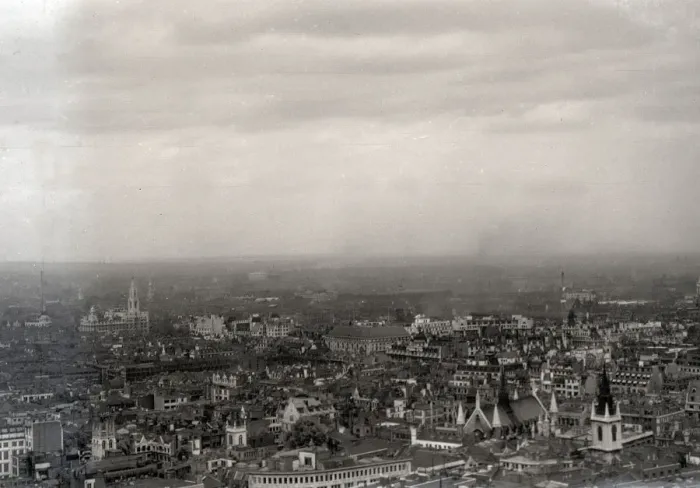 Framed Print : An Aerial view over London Framed Print : An Aerial view over London