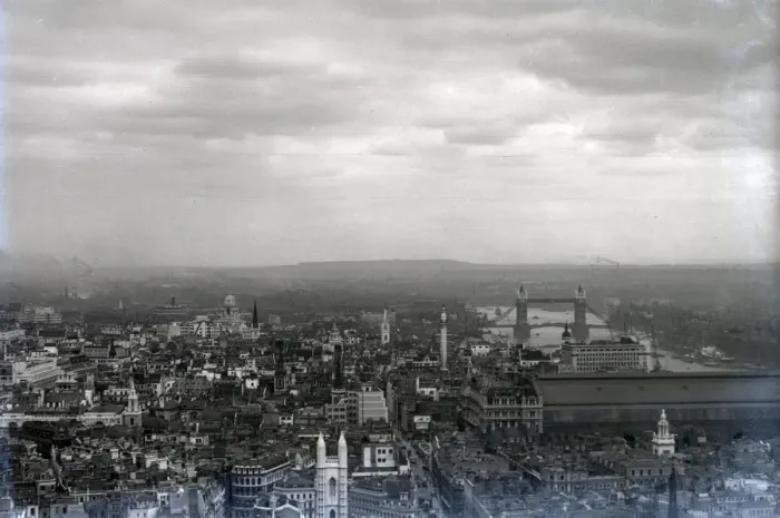 Framed Print : An Aerial view over London Framed Print : An Aerial view over London