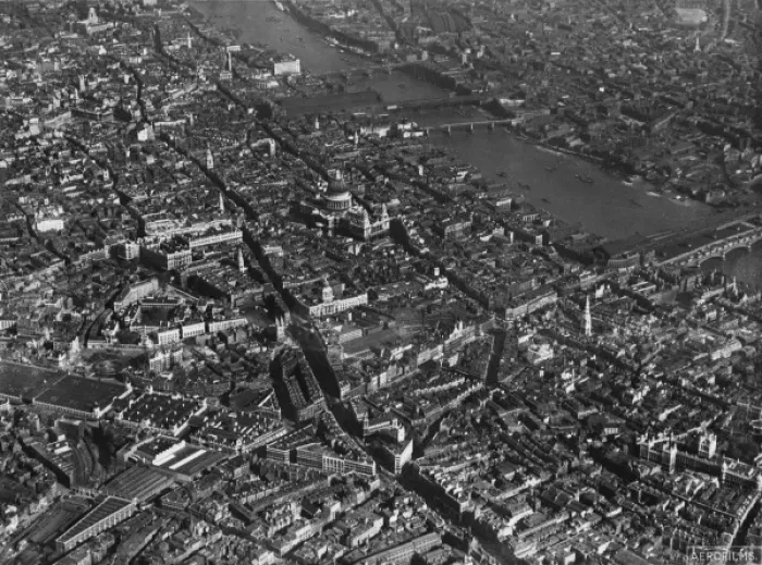 Framed Print : Aerial view of London, World War I Framed Print : Aerial view of London, World War I