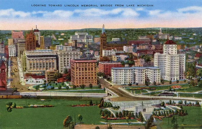 Framed Print : Aerial view of Milwaukee, Wisconsin, USA - looking toward Lincoln Memorial Bridge from Lake Michigan Date: circa 1940 Framed Print : Aerial view of Milwaukee, Wisconsin, USA - looking toward Lincoln Memorial Bridge from Lake Michigan Date: circa 1940