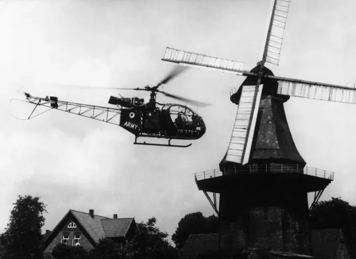 Framed Print : Aerospatiale SA-315 Alouette II / 2 Framed Print : Aerospatiale SA-315 Alouette II / 2