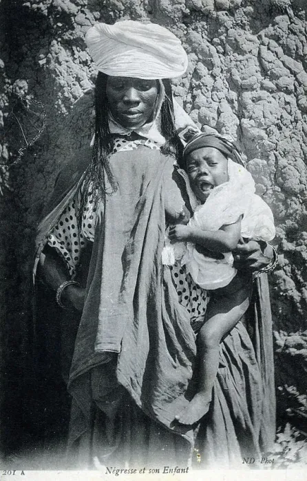 Framed Print : African Mother and baby, Algeria Framed Print : African Mother and baby, Algeria