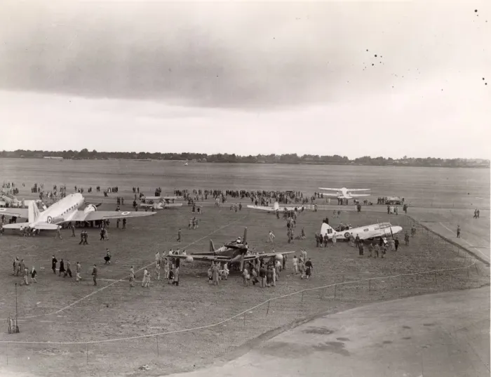 Framed Print : Air display at RAF Abingdon Framed Print : Air display at RAF Abingdon