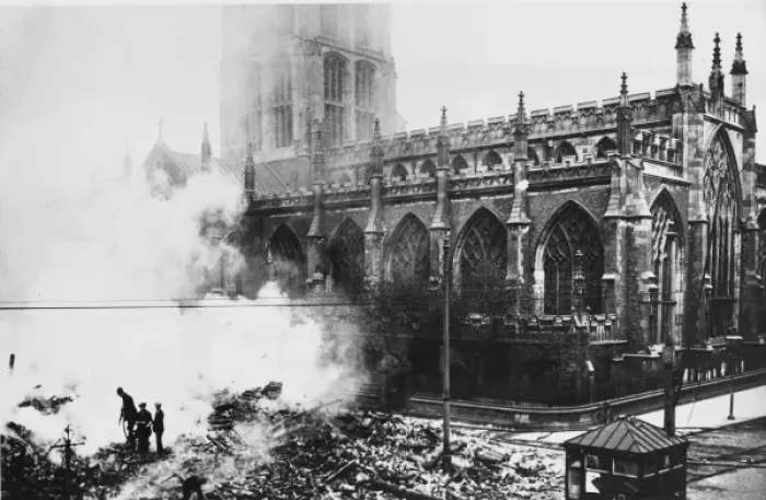 Framed Print : Air raid on Hull, June 1915 Framed Print : Air raid on Hull, June 1915