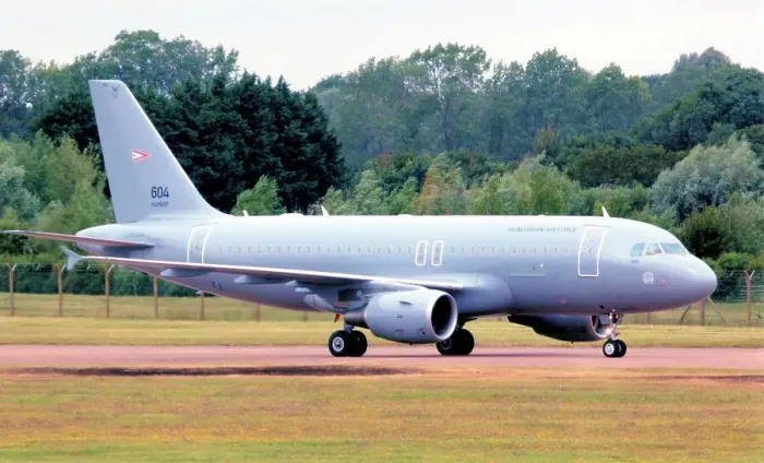 Framed Print : Airbus A319-112 604 Framed Print : Airbus A319-112 604