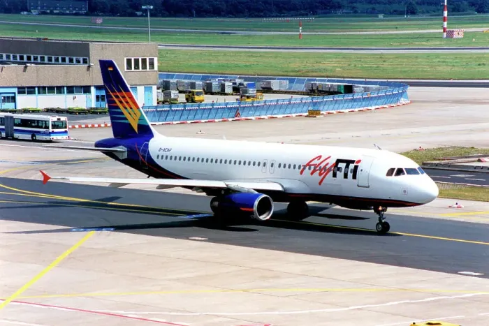 Framed Print : Airbus A320-231 G-SSAS Framed Print : Airbus A320-231 G-SSAS